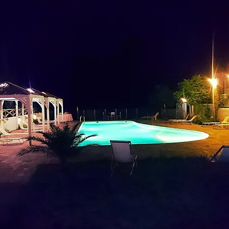 Lagou Raxi Country Hotell 3*